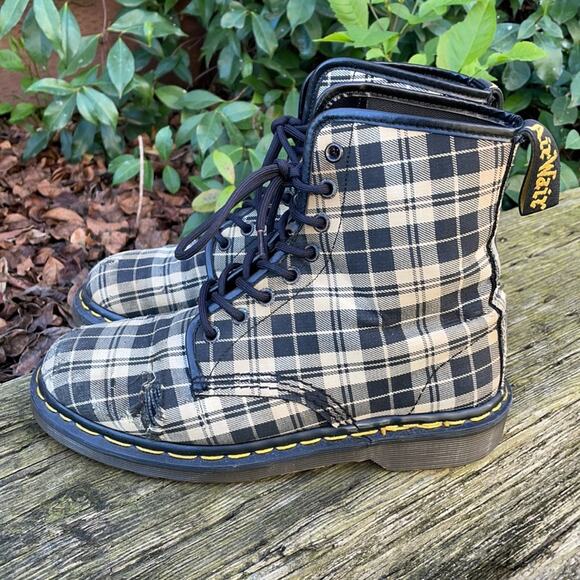 Dr Martens England Plaid Vegetarian Grunge Combat BootsWomen's 8 US 6 UK - Picture 3 of 15
